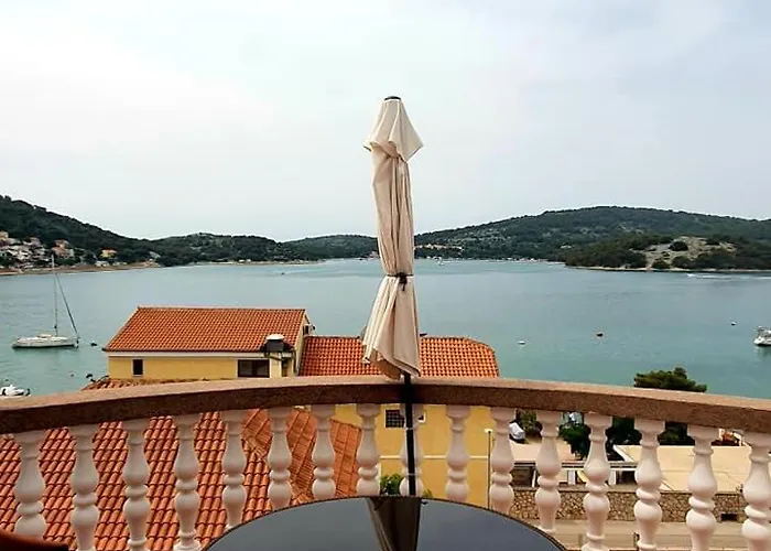 Apartments Perina Tisno